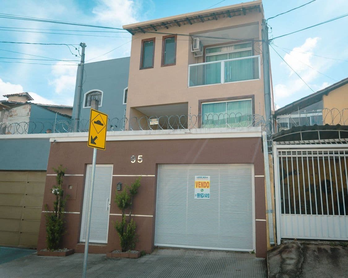 Casa 3 Quartos Suíte 207 m2 l Triplex l Acabamento de Luxo l Serrano BH